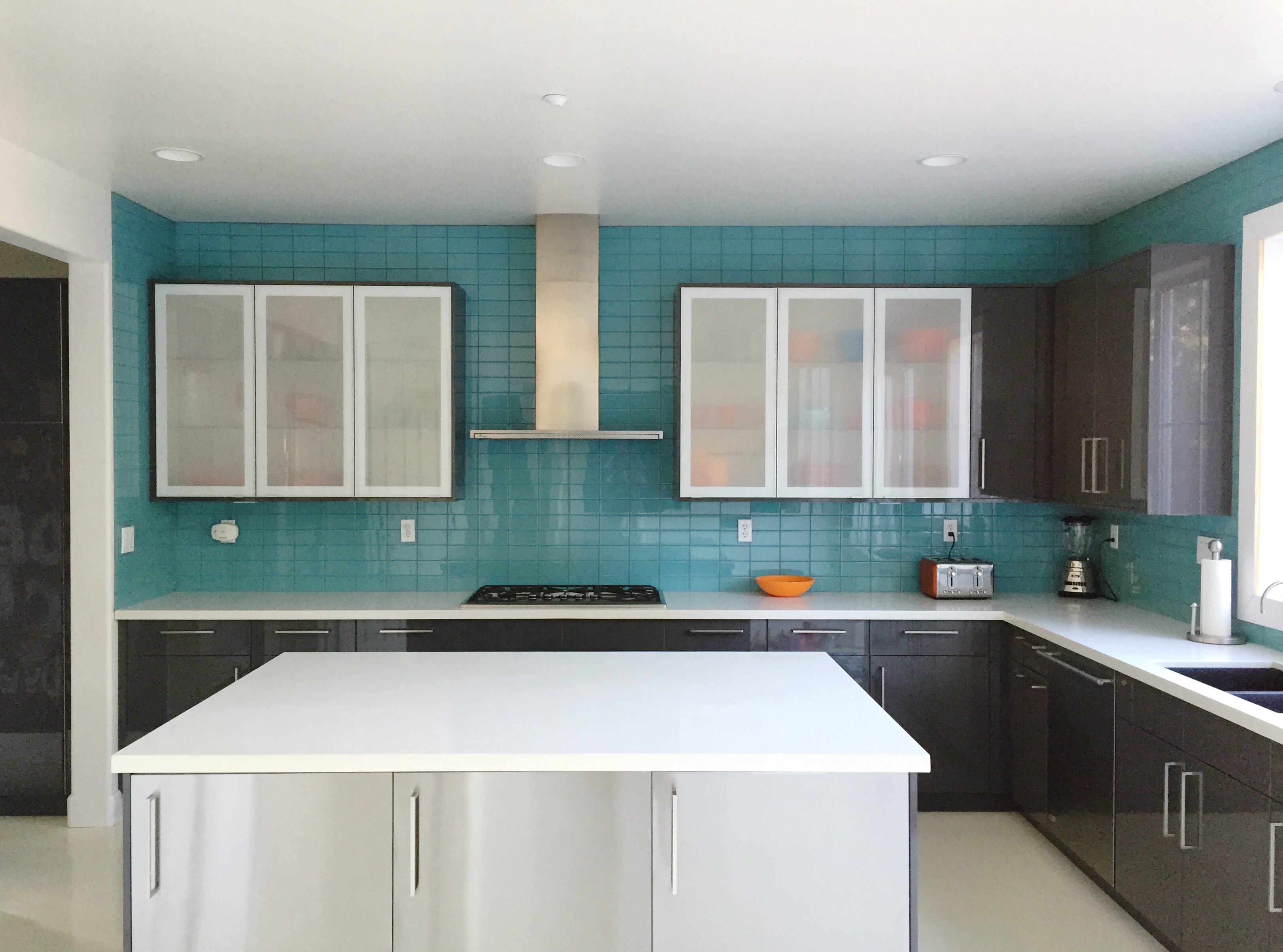 How To Install Glass Tile Backsplash Easy Diy For A Better Kitchen